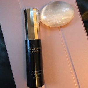 Cle de Peau (BF20) Radiant Fluid Foundation